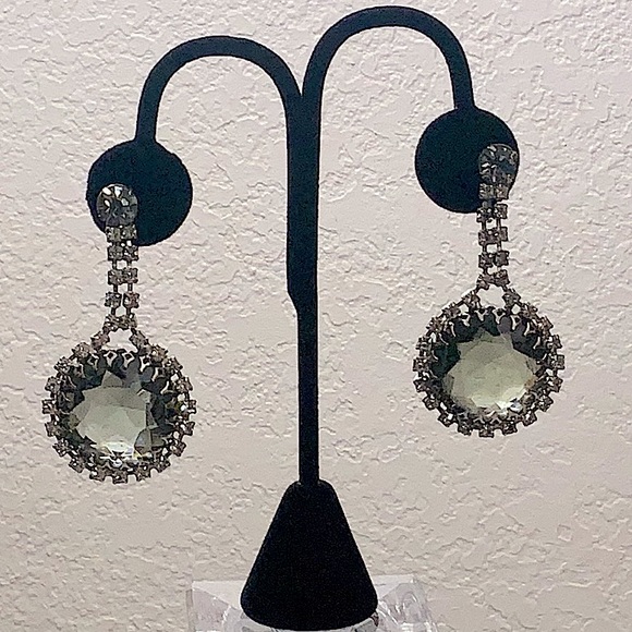 CATHE’ EARRINGS CLIP ON SMOKE CLEAR CRYSTALS VINTAGE 2 1/2 INCH DROP RUNWAY 60s - Picture 9 of 14